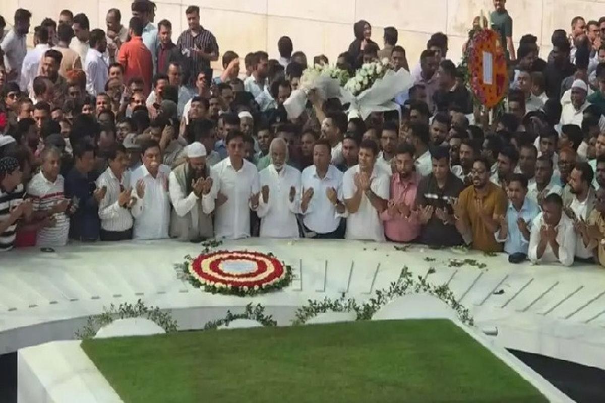new-ministers-pay-tribute-at-the-graves-of-ziaur-rahman-and-khaleda-zia
